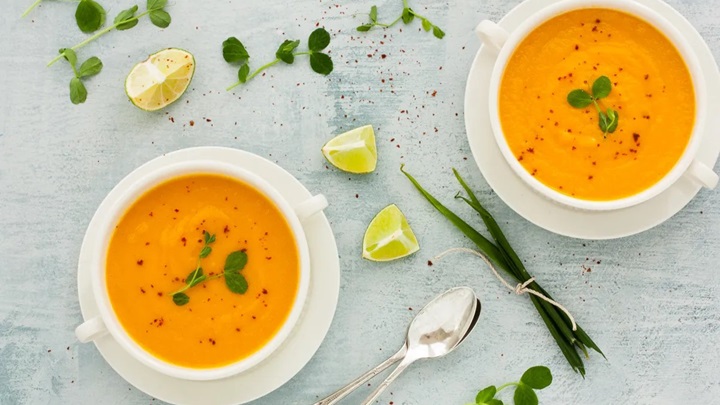 مراحل تهیه سوپ هویج با زنجبیل تازه مراحل تهیه سوپ هویج با زنجبیل تازه