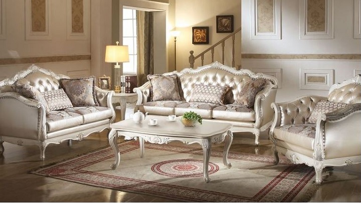 میزهای کنده کاری شده جلو مبلی برای یک دکور لاکچری میزهای کنده کاری شده جلو مبلی برای یک دکور لاکچری