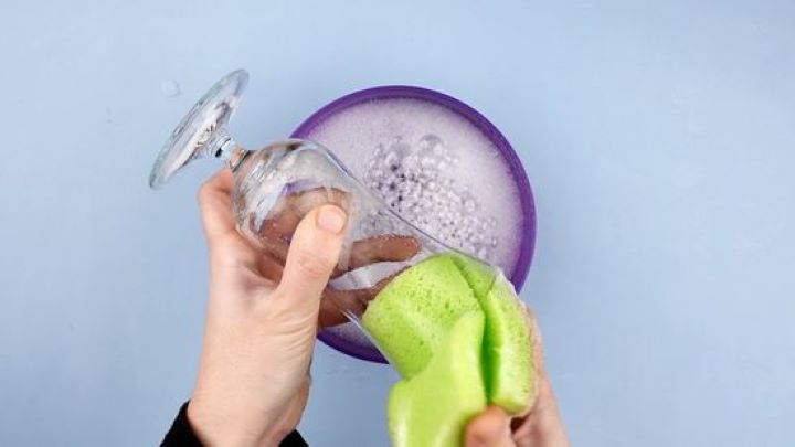 ترفندهای از بین بردن بوی بد لیوان ترفندهای از بین بردن بوی بد لیوان