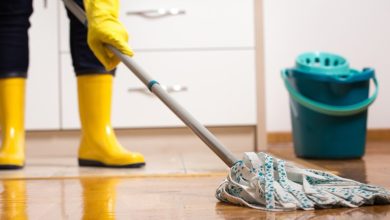 5 ترفند ساده و کارآمد برای تمیز کردن زیر یخچال