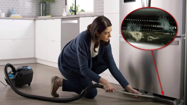 استفاده از گردگیرهای میکروفایبر از ترفندهای ساده و کارآمد تمیز کردن زیر یخچال استفاده از گردگیرهای میکروفایبر از ترفندهای ساده و کارآمد تمیز کردن زیر یخچال