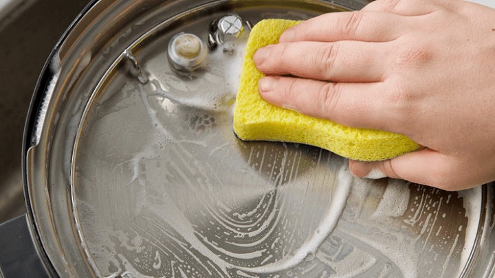 راه های تمیز کردن زودپز برقی