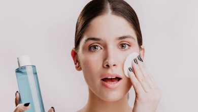 اشتباه رایج در پاک کردن آرایش که باعث پیری پوست میشود