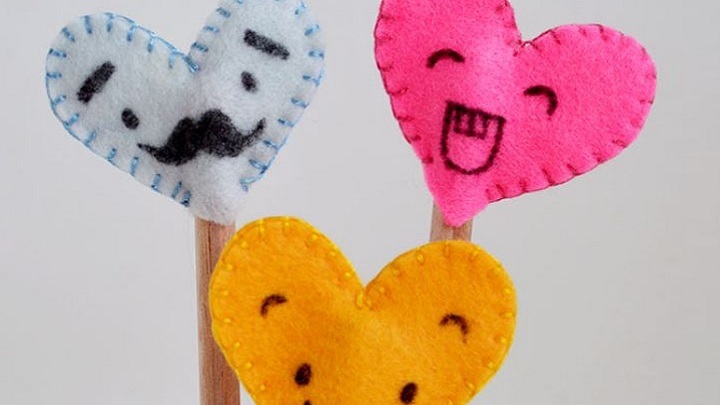 تزیین مداد با عروسکهای نمدی از ایدههای خلاقانه تزیین مدادهای ساده برای مدرسه تزیین مداد با عروسکهای نمدی از ایدههای خلاقانه تزیین مدادهای ساده برای مدرسه