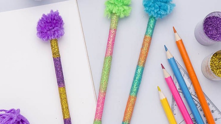 تزیین مداد با پم پم رنگی از ایدههای خلاقانه تزیین مدادهای ساده برای مدرسه تزیین مداد با پم پم رنگی از ایدههای خلاقانه تزیین مدادهای ساده برای مدرسه