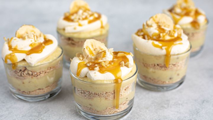 استراحت نهایی، تزیین و سرو برای تهیه دسر یخچالی اقتصادی