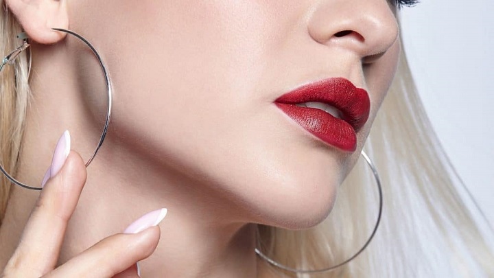 راهنمای انتخاب گوشواره برای صورت کشیده و باریک (مستطیلی) راهنمای انتخاب گوشواره برای صورت کشیده و باریک (مستطیلی)