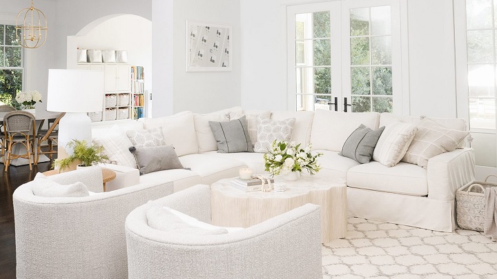 با مبل سفید، خانه‌تان را بزرگ‌تر نشان دهید