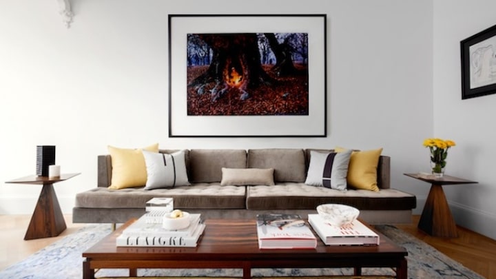 دیزاین مبل خاکستری با میز مستطیلی بزرگ دیزاین مبل خاکستری با میز مستطیلی بزرگ