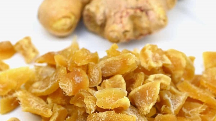 خشک کردن زنجبیل در آفتاب خشک کردن زنجبیل در آفتاب