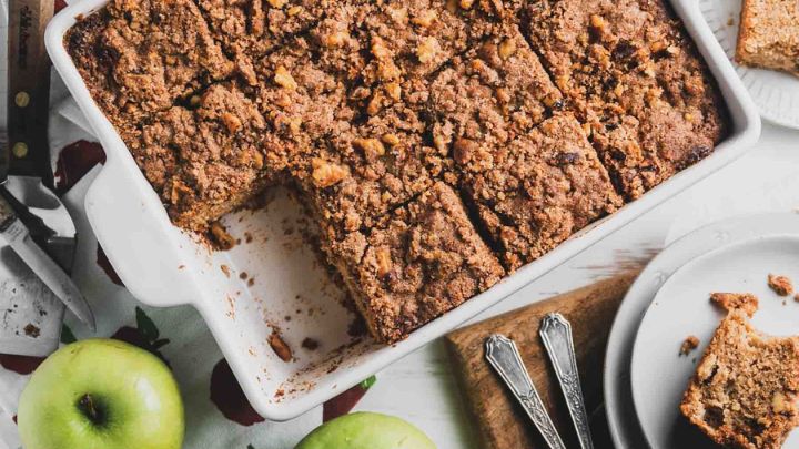 رسپی یک کیک خوشمزه با سیب و گردو