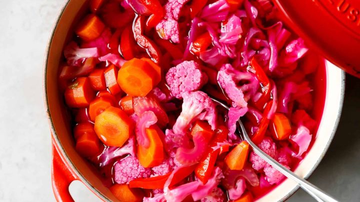 نکات و فوت و فنهای تهیه ترشی گل کلم با آب گوجه فرنگی نکات و فوت و فنهای تهیه ترشی گل کلم با آب گوجه فرنگی