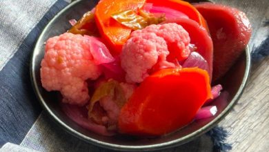 طرز تهیه ترشی گل کلم با آب گوجه فرنگی؛ به روش خانگی