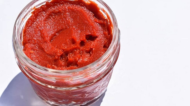 مراحل تهیه رب گوجه فرنگی در آفتاب