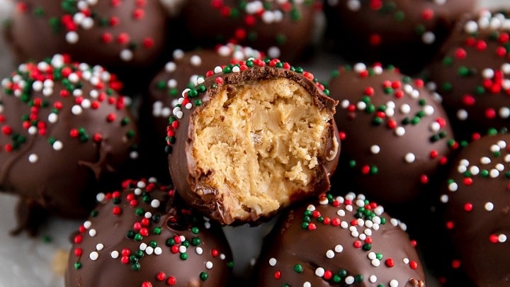 طرز تهیه توپک شکلات و کره بادام زمینی، یک تغذیه سالم و فوری برای دانش آموزان طرز تهیه توپک شکلات و کره بادام زمینی، یک تغذیه سالم و فوری برای دانش آموزان