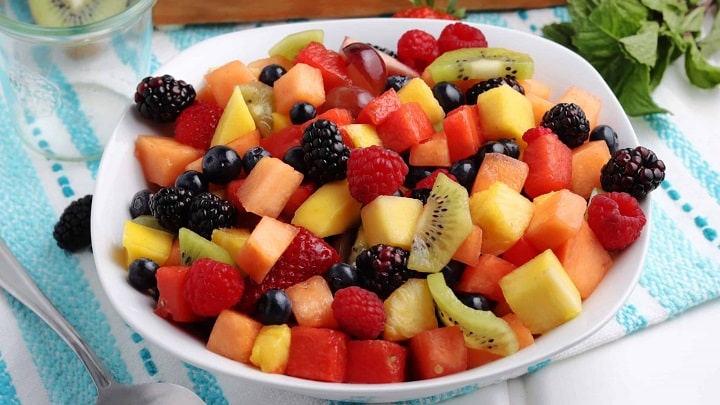 طرز تهیه سالاد میوه، یک تغذیه سالم و فوری برای دانش آموزان طرز تهیه سالاد میوه، یک تغذیه سالم و فوری برای دانش آموزان