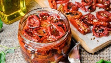 طرز تهیه گوجه فرنگی خشک در روغن زیتون؛ چاشنی خوشمزه