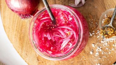 طرز تهیه پیاز پرورده خانگی؛ چاشنی خوشمزه در کنار انواع غذاها