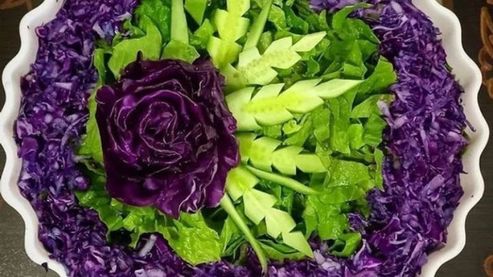 توجه به رنگ و هماهنگی مواد اولیه سالاد توجه به رنگ و هماهنگی مواد اولیه سالاد