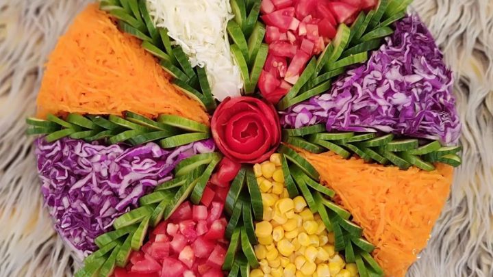 استفاده از قالبهای مختلف برای جذابتر کردن سالاد استفاده از قالبهای مختلف برای جذابتر کردن سالاد