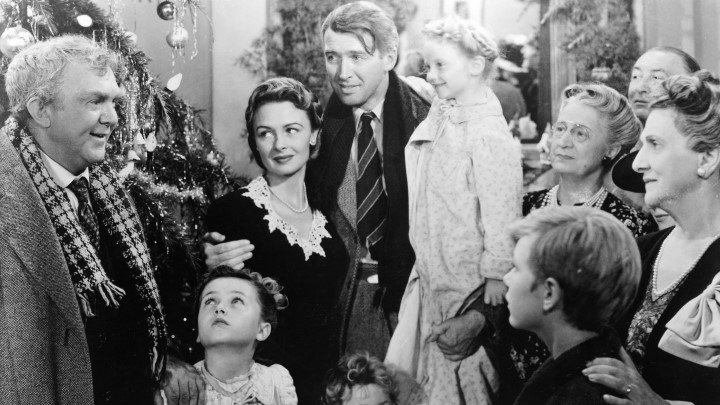 زندگی شگفت انگیز است (It's a Wonderful Life) از بهترین فیلم‌هایی که بر اساس داستان‌های کوتاه ساخته شده‌اند
