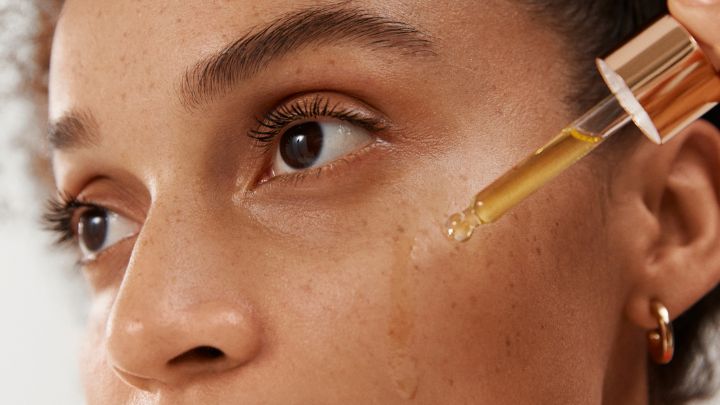 صبح باید از سرمهای پوستی استفاده کنیم یا شب؟ صبح باید از سرمهای پوستی استفاده کنیم یا شب؟