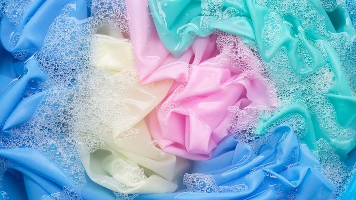 برای اینکه لباسمان رنگ پس ندهد چه کنیم برای اینکه لباسمان رنگ پس ندهد چه کنیم