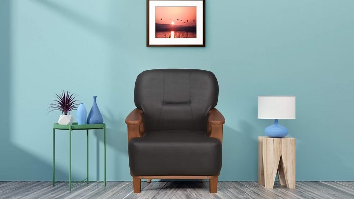 طراحی مبل تک نفره با میز و اکسسوری‌های مختلف