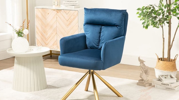 چیدمان خلاقانهای در اتاق خواب با مبل تک نفره چیدمان خلاقانهای در اتاق خواب با مبل تک نفره