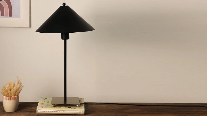 چراغ مطالعه مدرن پایه بلند