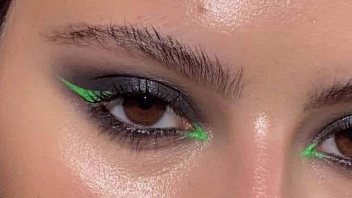 خط چشم سبز برای زیباتر شدن چشم‌ها
