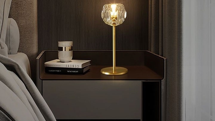 آباژور رومیزی با پایه طلایی آباژور رومیزی با پایه طلایی