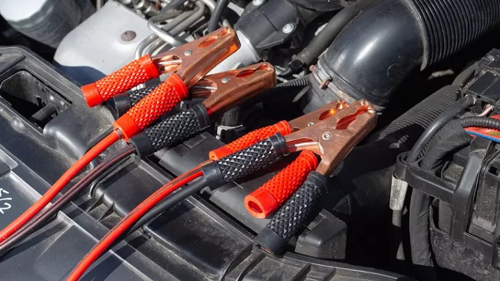 کابل باتری به باتری از وسایل مورد نیاز در ماشین