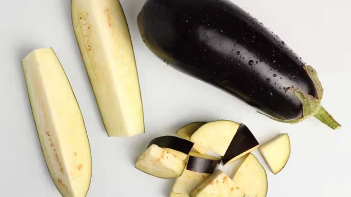 با خواص آب بادمجان برای کاهش کلسترول بدن آشنا شوید