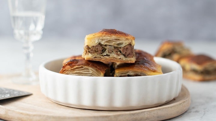 مراحل تهیه بورک بادمجان بدون گوشت چرخ‌کرده