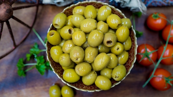 چگونه زیتون شور درست کنیم؟