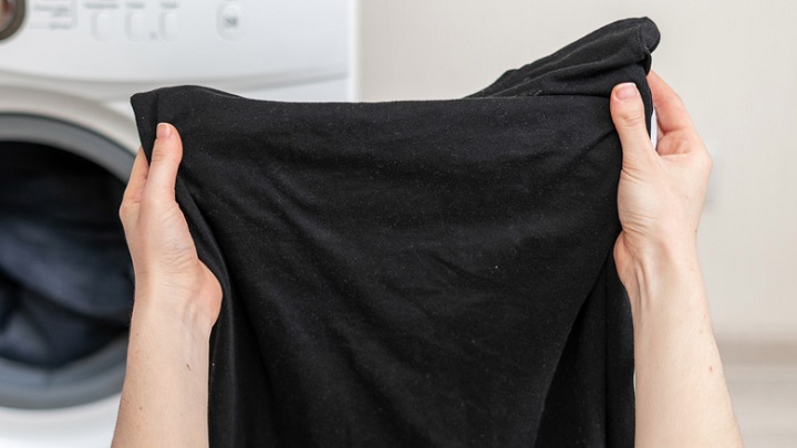 روشهای بازگرداندن رنگ مشکی لباسها روشهای بازگرداندن رنگ مشکی لباسها