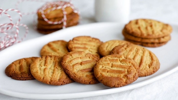 مراحل تهیه بیسکویت مدرسه‌ای