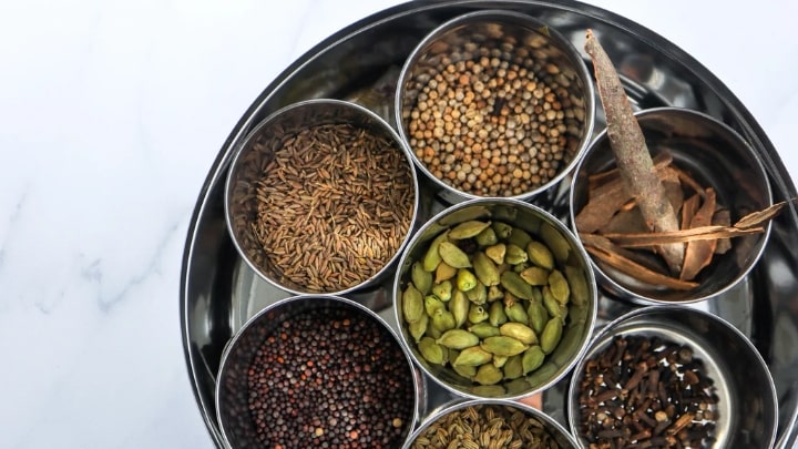 ترکیبات ادویه قورمه سبزی ترکیبات ادویه قورمه سبزی