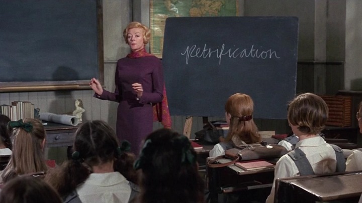 بهار زندگی دوشیزه جین برودی (The Prime of Miss Jean Brodie) از بهترین فیلم و سریال‌های مگی اسمیت