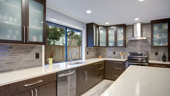 کابینت تک رنگ بهتر است یا دو رنگ؟ کابینت تک رنگ بهتر است یا دو رنگ؟