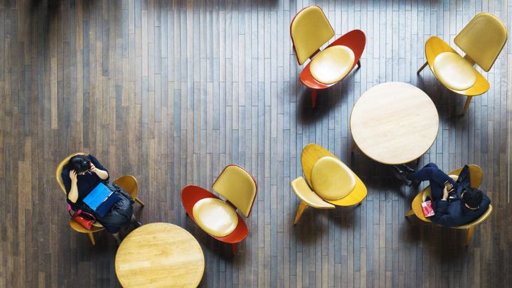 راهنمای انتخاب بهترین رنگ پارکت برای پذیرایی