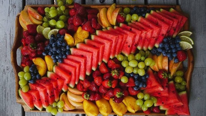 تزیین سینی میوه برای مراسم خواستگاری تزیین سینی میوه برای مراسم خواستگاری