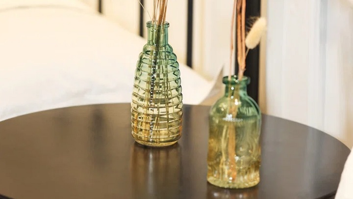 گلدان‌های شیشه‌ای: یک تابلو زنده در خانه