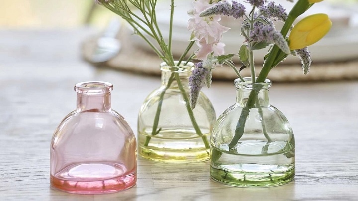 گلدان‌های شیشه‌ای آویز: یک ایده جذاب برای دکوراسیون