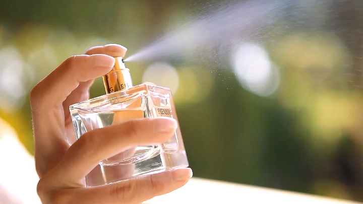 نقاط نامناسب بدن برای عطر زدن را بشناسید نقاط نامناسب بدن برای عطر زدن را بشناسید