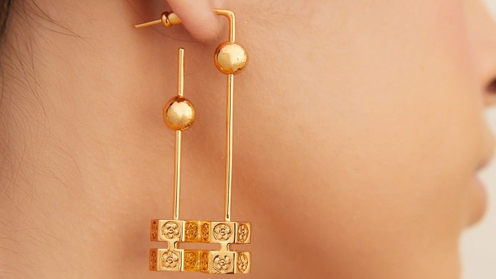 با مدل های جدید گوشواره آویز طلا آشنا شوید با مدل های جدید گوشواره آویز طلا آشنا شوید