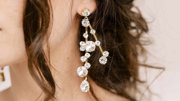 با مدل های جدید گوشواره آویز طلا آشنا شوید با مدل های جدید گوشواره آویز طلا آشنا شوید