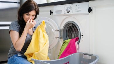 10 ترفند ساده و موثر برای از بین بردن بوی بد لباس