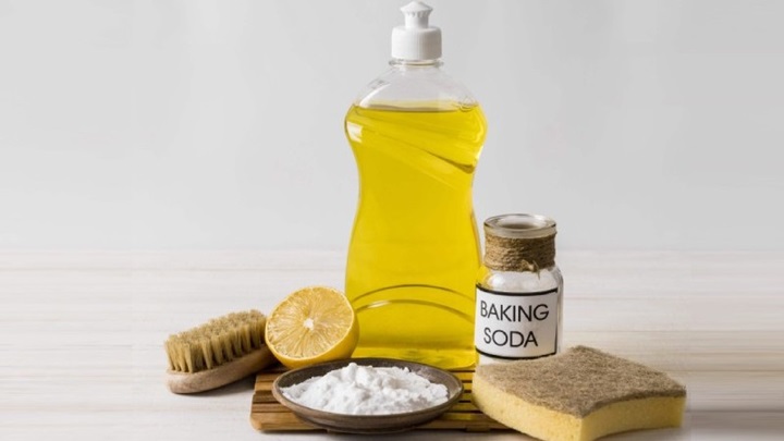 استفاده از آب اکسیژنه برای از بین بردن بوی بد لباس استفاده از آب اکسیژنه برای از بین بردن بوی بد لباس